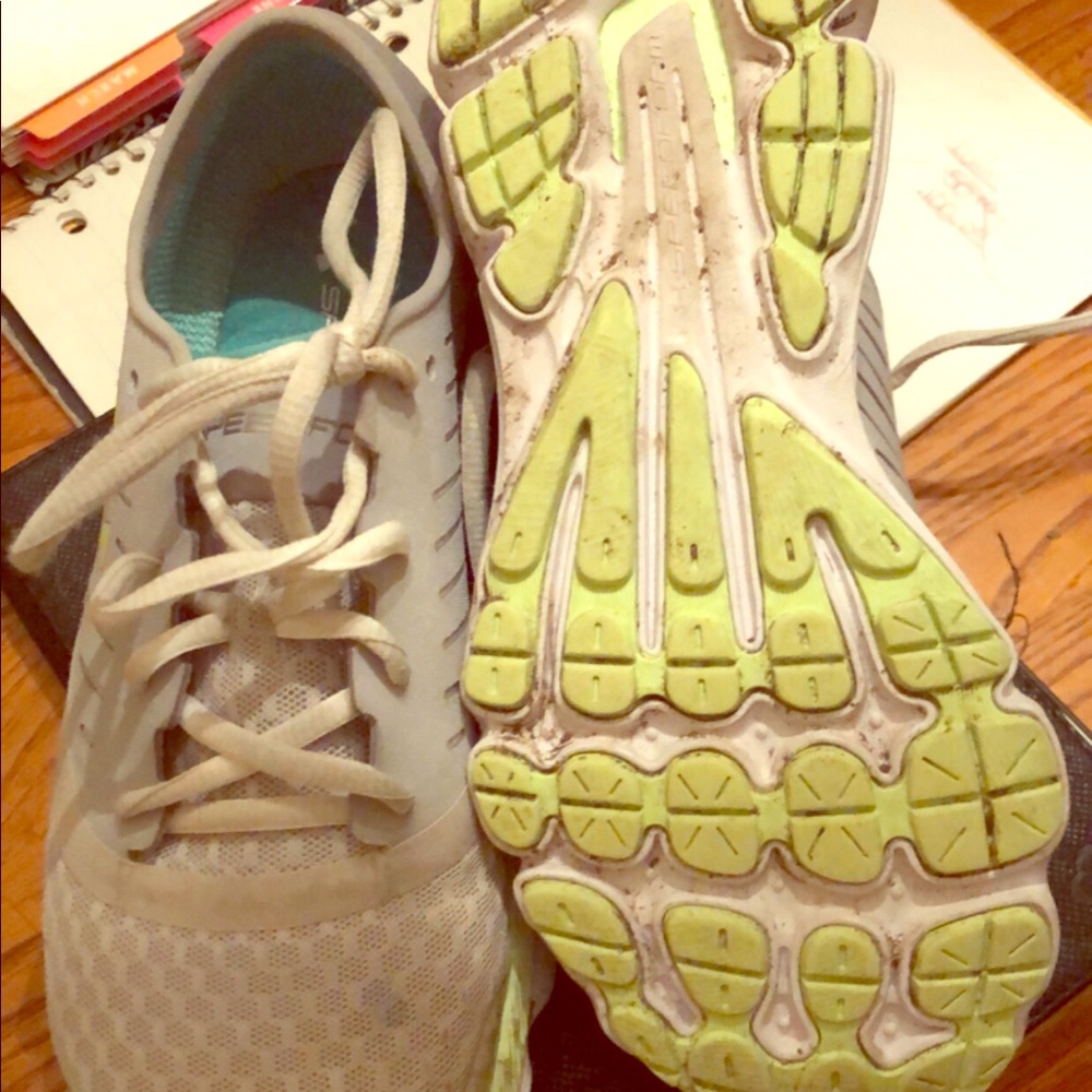 Under armor tennis shoes size 8 $30